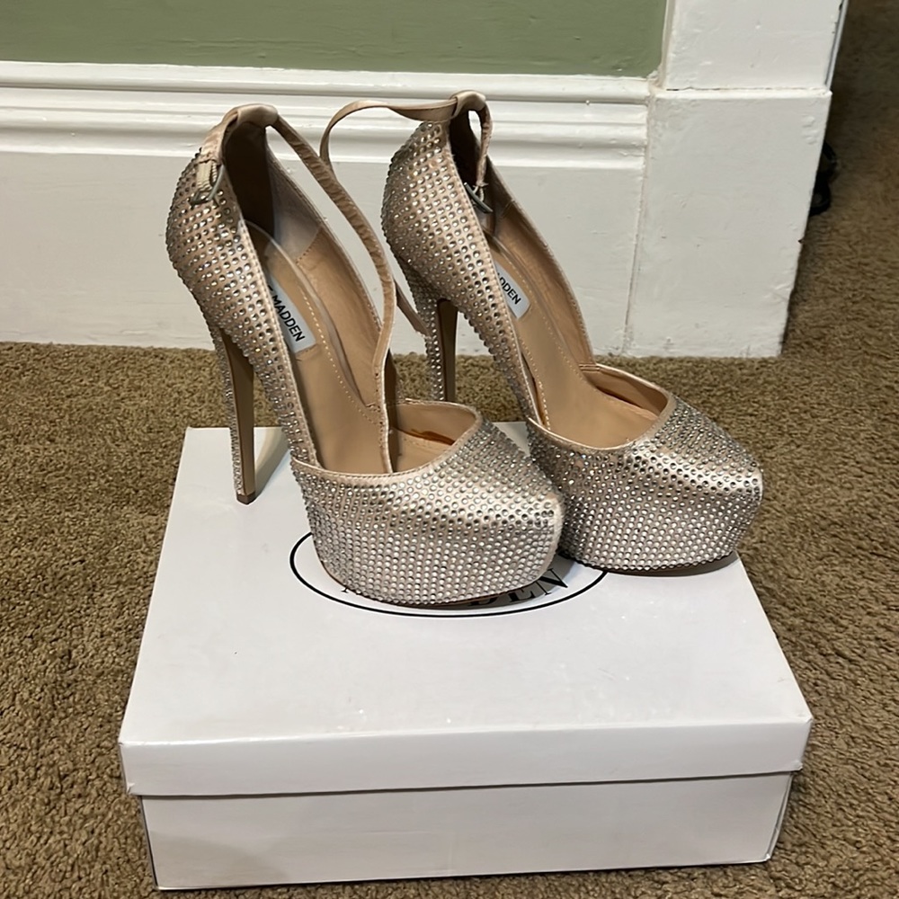 Steve Madden Deeny-R Pewter Platform heels